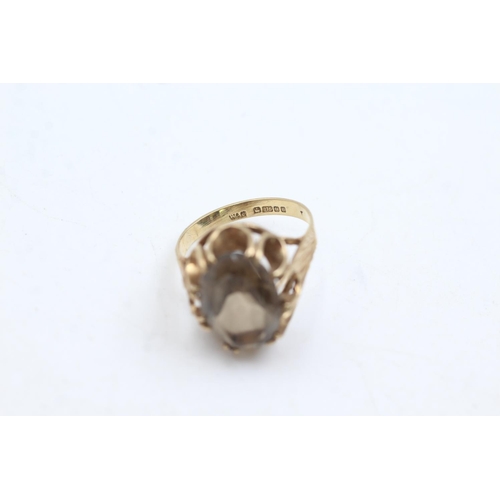 14 - 9ct gold smokey quartz claw set ring (4.1g)  Size N