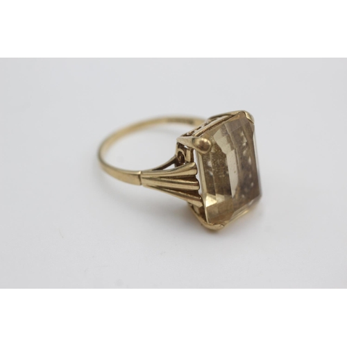 18 - 9ct gold emerald cut citrine dress ring (7.6g)  Size U