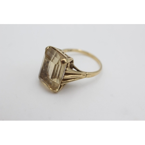 18 - 9ct gold emerald cut citrine dress ring (7.6g)  Size U