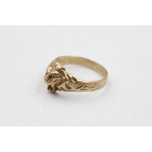 24 - 9ct gold roaring lion ring with garnet eyes (4.2g)  Size T