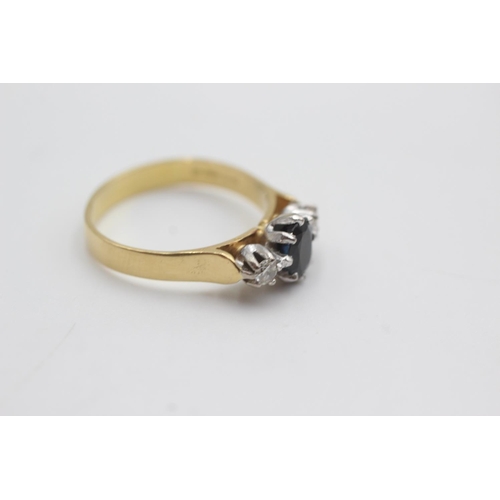 32 - 18ct gold diamond & sapphire three stone ring (4g)  Size P