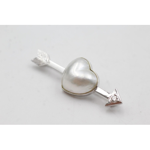 45 - 14ct white pearl & diamond heart & arrow brooch (6.2g)