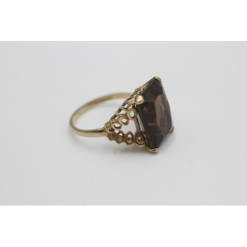 49 - 9ct gold vintage smokey quartz dress ring (3.4g)  Size L