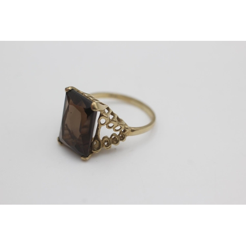 49 - 9ct gold vintage smokey quartz dress ring (3.4g)  Size L