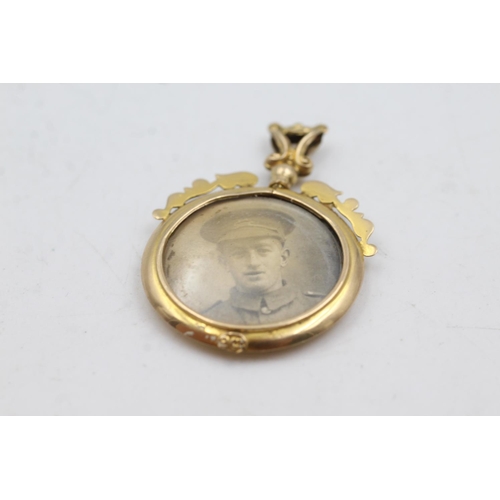 61 - 9ct gold antique photo locket (4.2g)