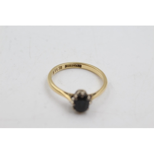 67 - 18ct gold sapphire ring (2.6g)  Size O