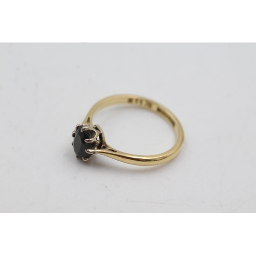 67 - 18ct gold sapphire ring (2.6g)  Size O