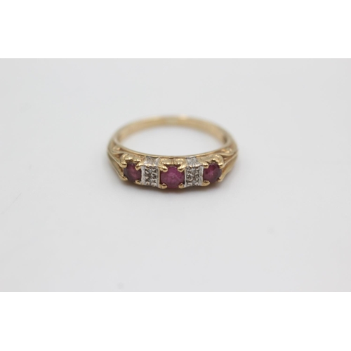 80 - 9ct gold vintage ruby & diamond flush set dress ring (1.8g)  Size J