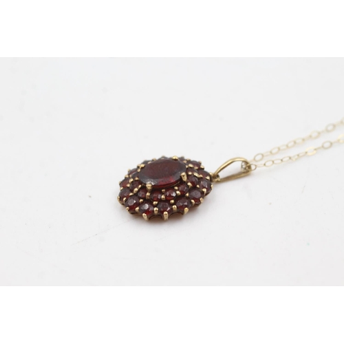 81 - 9ct gold vintage garnet pendant on chain (1.6g)