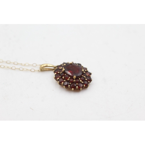 81 - 9ct gold vintage garnet pendant on chain (1.6g)