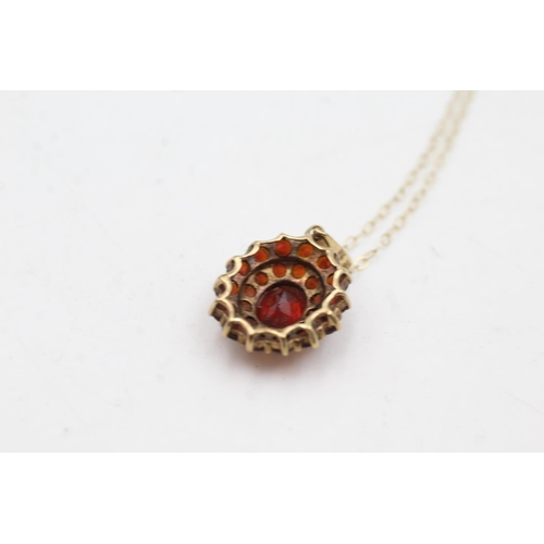 81 - 9ct gold vintage garnet pendant on chain (1.6g)