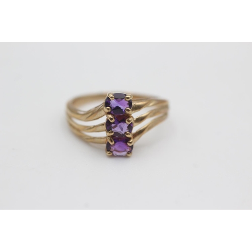 89 - 9ct gold vintage amethyst three stone dress ring (2.2g)  Size Q