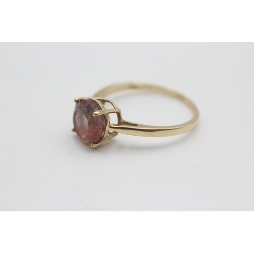 98 - 9ct gold strawberry quartz solitaire ring (2.3g)  Size S