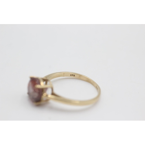 98 - 9ct gold strawberry quartz solitaire ring (2.3g)  Size S