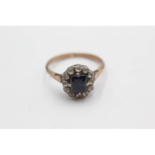 130 - 2 x 9ct gold & silver vintage cluster rings inc.. sapphire, synthetic sapphire & paste (4.8g)  Size ... 