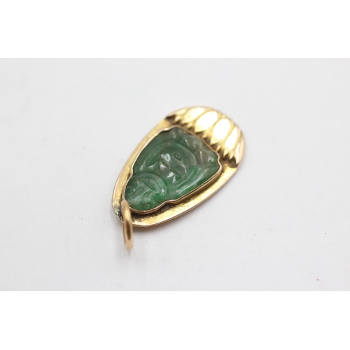 132 - 15ct gold jade pendant (3.9g)