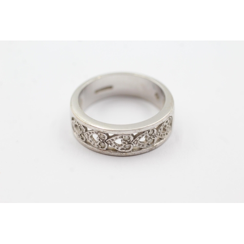 138 - 9ct white gold diamond detail heart cutwork ring (5.5g)  Size O