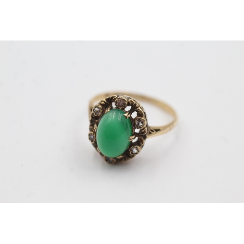 139 - 9ct gold vintage chrysoprase & paste ring (2.9g)  Size  O