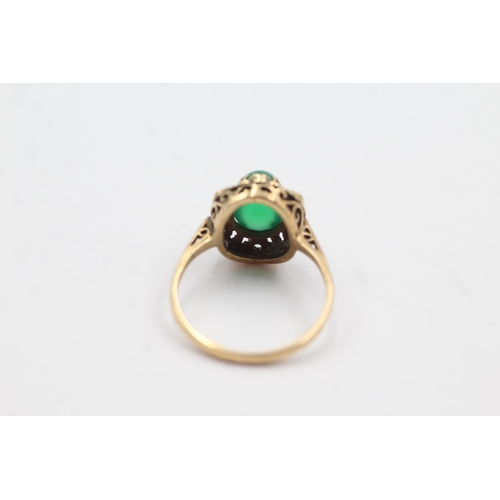 139 - 9ct gold vintage chrysoprase & paste ring (2.9g)  Size  O