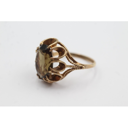 150 - 9ct gold claw set smokey quartz ring (4.6g)  Size P