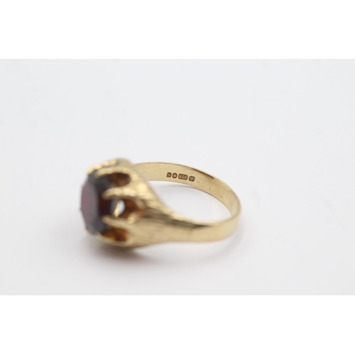 151 - 9ct gold textured claw framed garnet ring (5.8g)  Size  S