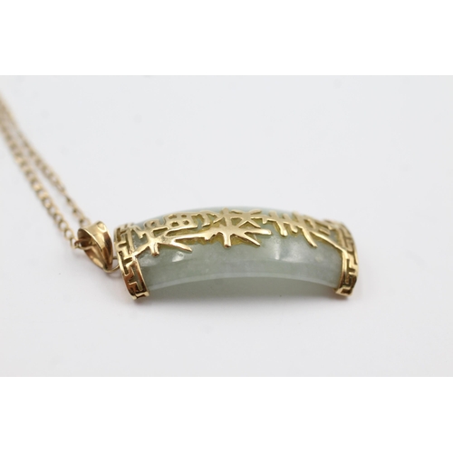 153 - 9ct gold jade pendant on chain (5g)