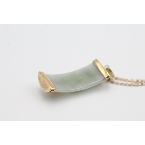 153 - 9ct gold jade pendant on chain (5g)