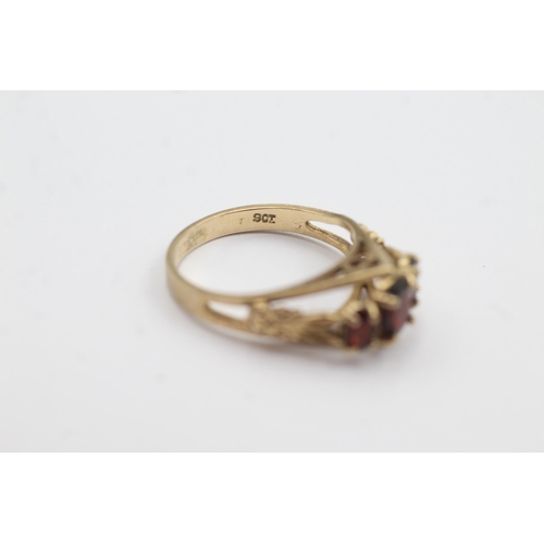 155 - 9ct gold trio set garnet ring (2.8g)  Size  L