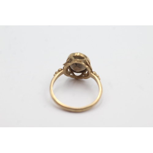 156 - 9ct gold smokey quartz ornate framed ring (2.3g)  Size M