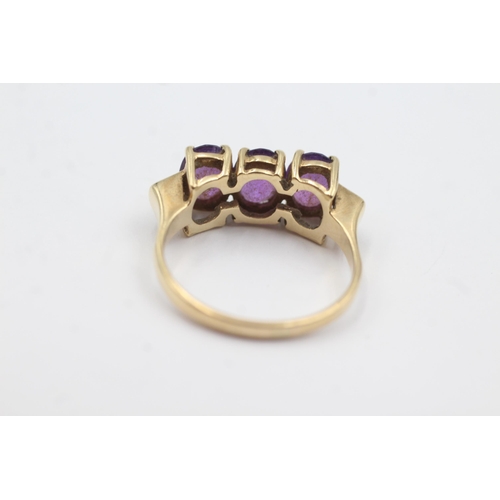 160 - 9ct gold amethyst trio fronted ring (4.7g)  Size U