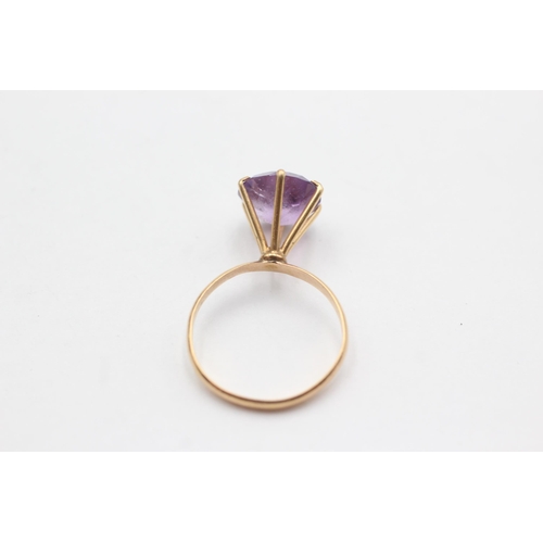 161 - 18ct gold prong set amethyst ring (2.2g)  Size  M