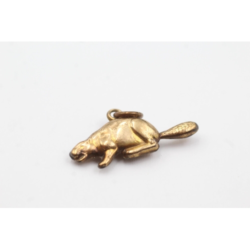 172 - 9ct gold beever charm (0.8g)