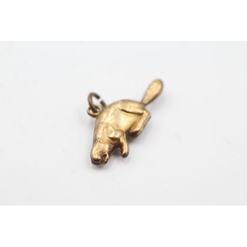 172 - 9ct gold beever charm (0.8g)