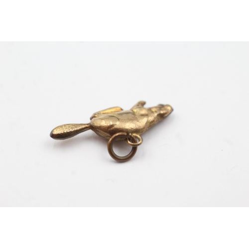 172 - 9ct gold beever charm (0.8g)