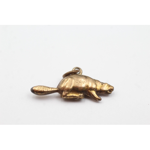 172 - 9ct gold beever charm (0.8g)