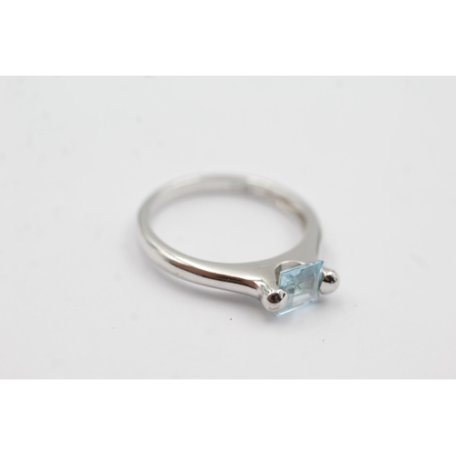 174 - 9ct white gold blue gemstone ring (2.5g)  Size L