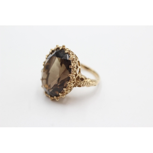 175 - 9ct gold ornate framed smokey quartz ring (8.5g)  Size  K