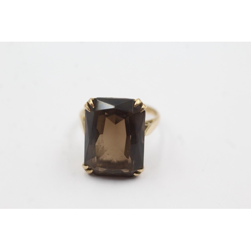 176 - 9ct gold smokey quartz dress ring (5.3g)  Size M