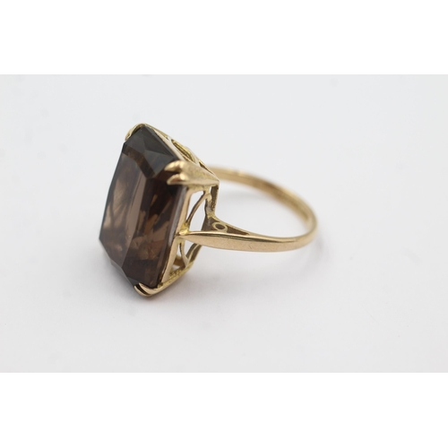 176 - 9ct gold smokey quartz dress ring (5.3g)  Size M