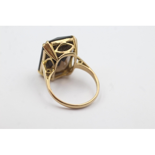 176 - 9ct gold smokey quartz dress ring (5.3g)  Size M