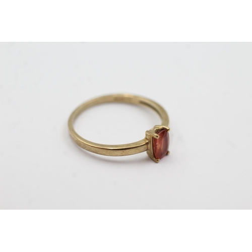 189 - 9ct gold red gemstone solitaire ring (1.5g)  Size  N