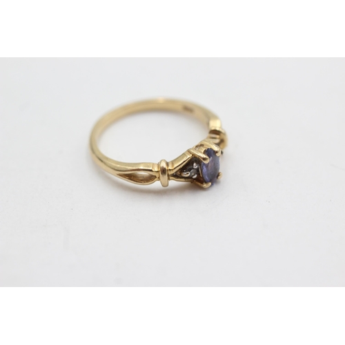 197 - 9ct gold diamond & tanzanite ring (2.6g)  Size  M