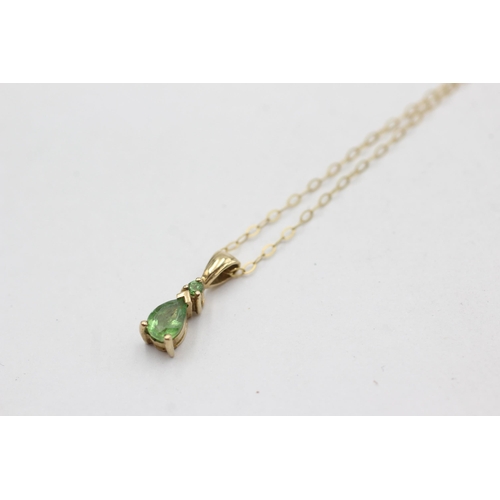 20 - 9ct gold tsavorite garnet necklace (1.1g)