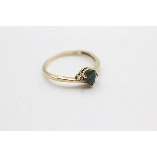 220 - 10ct gold diamond sided emerald ring (1.5g)  Size M