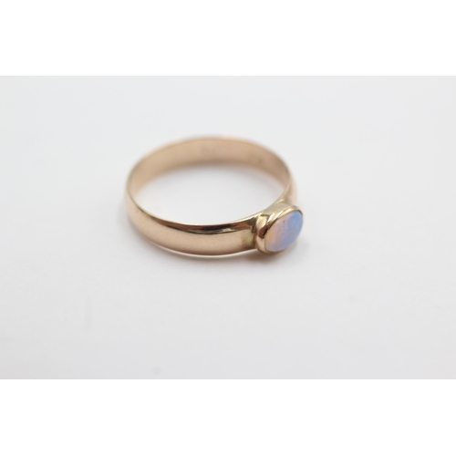 223 - 9ct gold opal ring (1.9g)  Size  O