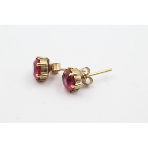 228 - 9ct gold synthetic ruby stud earrings (2.3g)