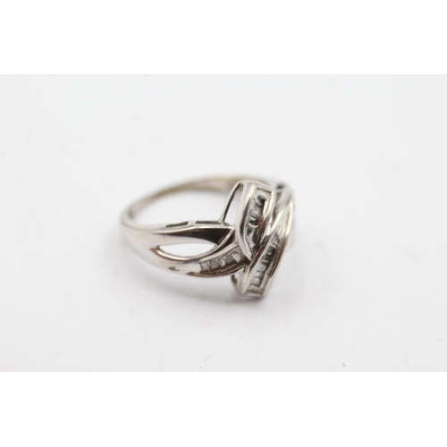 231 - 9ct white gold diamond detailed ring (2.5g)  Size  J