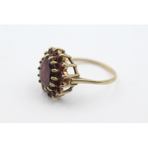 232 - 9ct gold garnet floral set ring (5.1g)  Size X