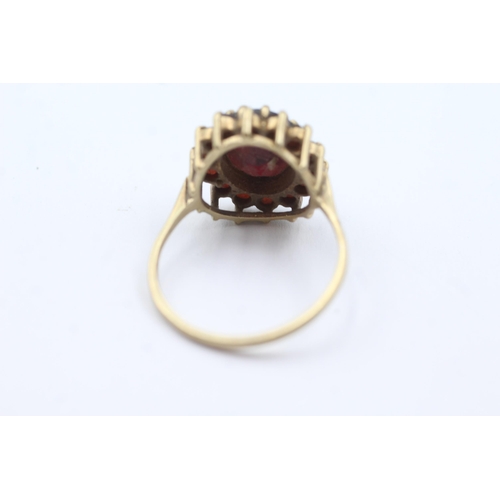 232 - 9ct gold garnet floral set ring (5.1g)  Size X