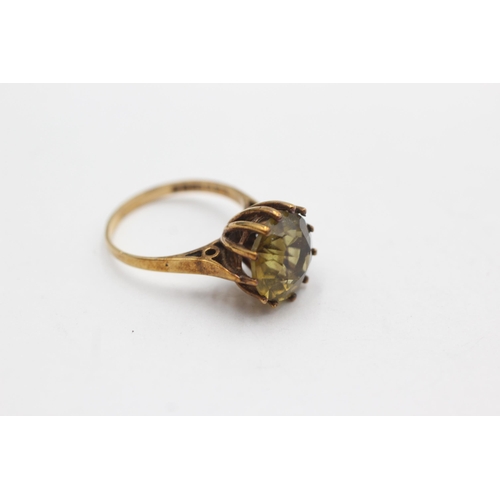 238 - 9ct gold green quartz claw set ring (2.9g)  Size L